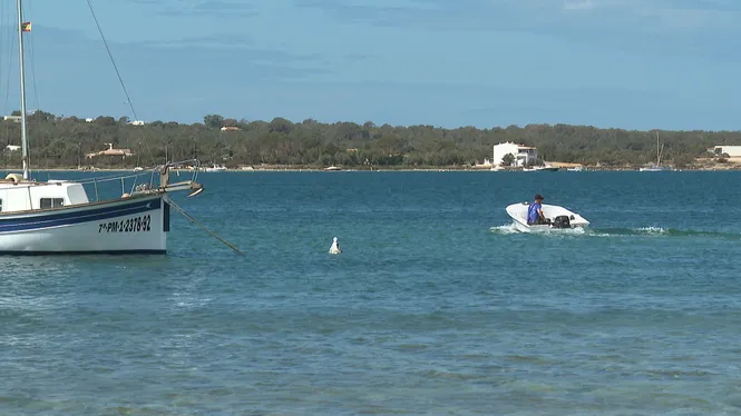 Formentera sancionarà les embarcacions fondejades a l’Estany des Peix que estiguin fora de regulació