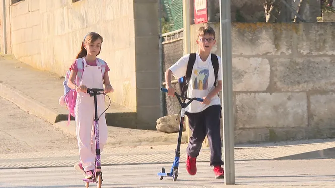Els+alumnes+de+Sineu+van+a+l%E2%80%99escola+a+peu+o+en+bici