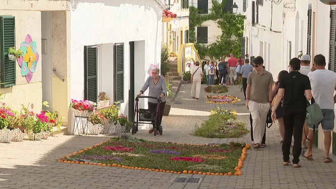 Ferreries es torna a omplir de flors per celebrar la primavera