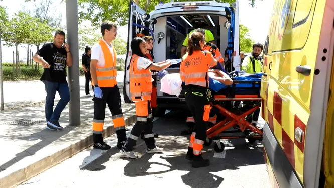 Un motorista, greu en caure amb el vehicle a terra a Palma