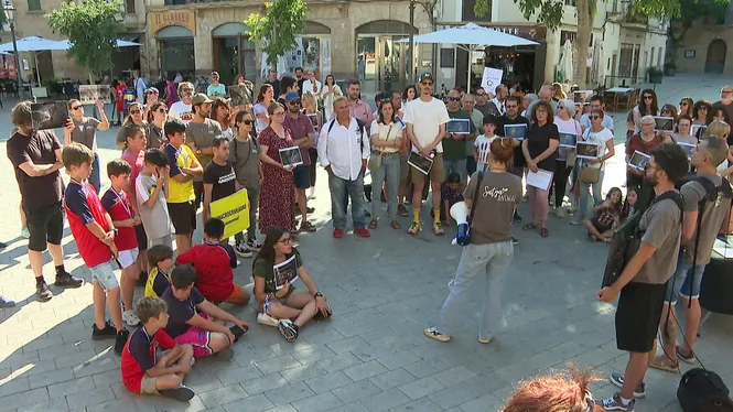 Unes 70 persones demanen la clausura total de la granja d’aviram de Llucmajor