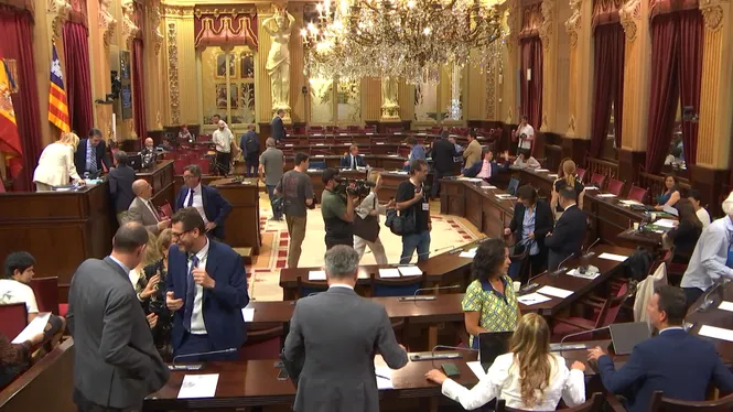 El pacte pels pressupostos entre PP i Vox, al Parlament: el PSIB ja fa una crida a mobilitzacions