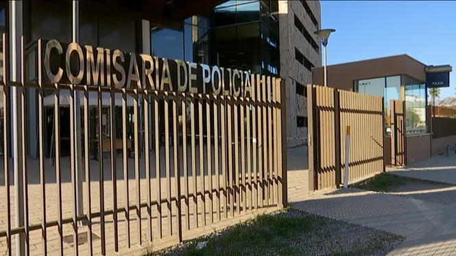 Detinguts dos homes per agredir sexualment dues dones a bord d’un vaixell