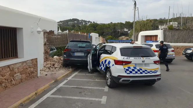 Detingut amb diverses quantitats de drogues després d’una persecució en cotxe a San Antoni