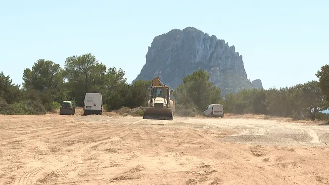 Arrenquen les obres del nou aparcament de Cala d’Hort