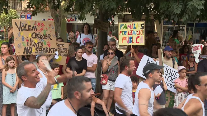 Unes+200+persones+es+concentren+a+Palma+per+a+reclamar+una+educaci%C3%B3+p%C3%BAblica+de+%E2%80%9Cqualitat+i+pr%C3%B2xima+als+barris%E2%80%9D