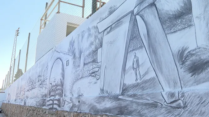 Es Castell inaugura un mural que pot ser de rècord