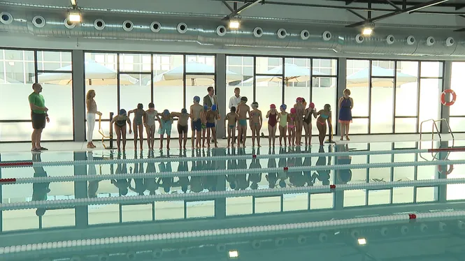 Maó obre la nova piscina municipal amb un enfocament social i terapèutic