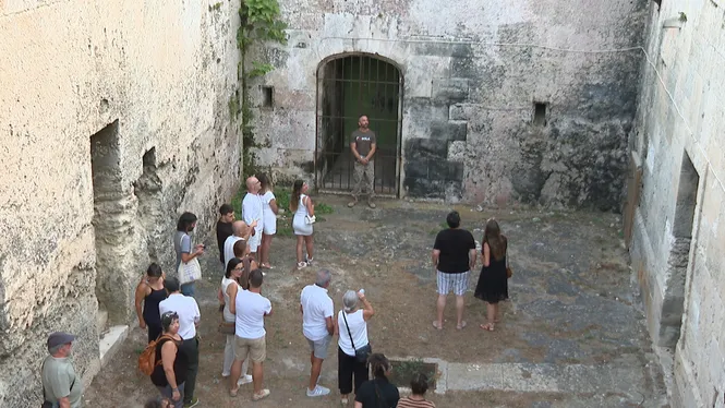 La Fortalesa de la Mola programa visites teatralitzades per atreure nous públics