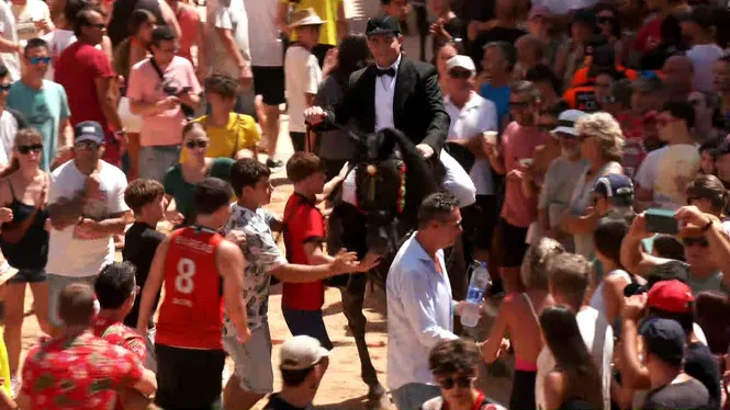 Es+Mercadal+vibra+amb+el+segon+jaleo+de+les+festes+de+Sant+Mart%C3%AD