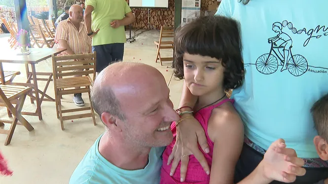 Una+fam%C3%ADlia+recapta+fons+as+Castell+per+combatre+una+malaltia+minorit%C3%A0ria+que+afecta+la+seva+filla