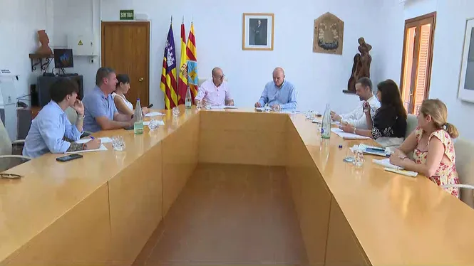 Eivissa+i+Formentera+acorden+no+limitar+els+vehicles+dels+residents+piti%C3%BCsos+a+les+regulacions+Formentera+Eco+i+Eivissa+Circular