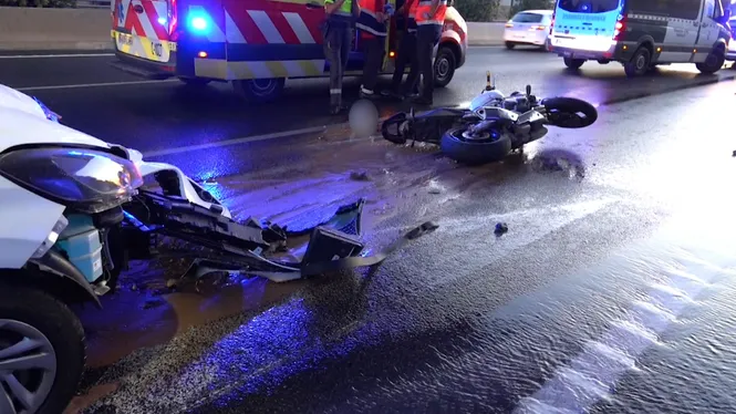 Un motorista ferit a causa d’un accident a la Via de Cintura