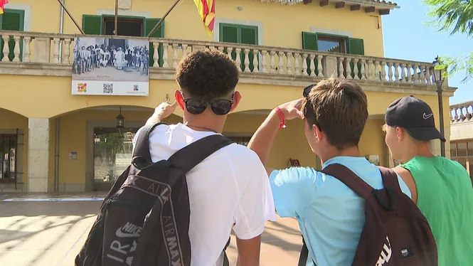 Montuïri celebra 275 anys dels cossiers amb grans fotografies pels carrers de la vila