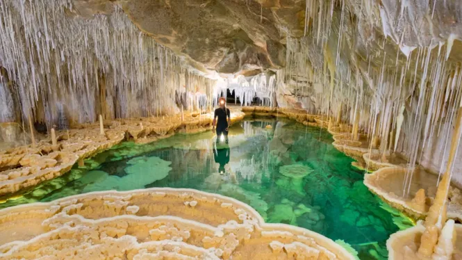 Les aigües fecals, la principal amenaça de les coves protegides