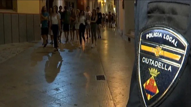 La+Policia+Local+de+Ciutadella+sota+m%C3%ADnims%3A+nom%C3%A9s+dos+agents+durant+la+nit+i+cap+cotxe+al+carrer