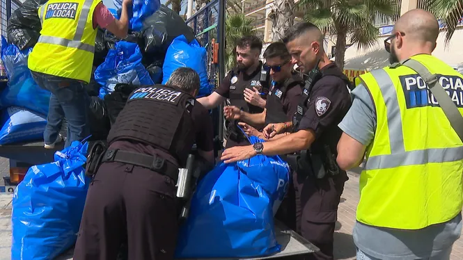 Macrooperatiu policial a la Platja de Palma contra la falsificació de productes
