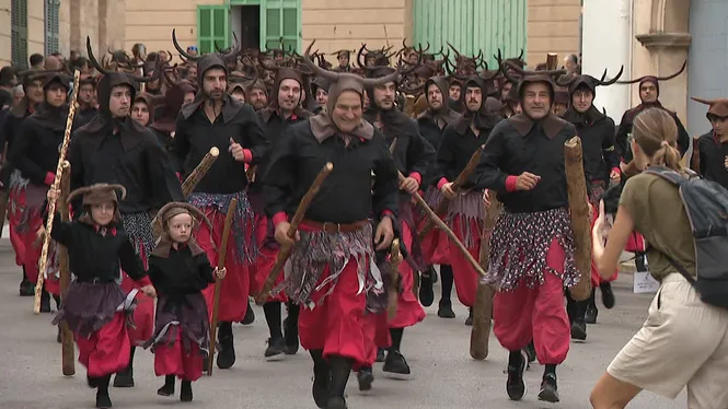 Més de 140 dimonis desperten Santa Margalida per celebrar el dia de la Beata