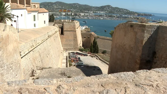 Més de dos centenars de vesins de Dalt Vila reclama a l’Ajuntament que els escolti