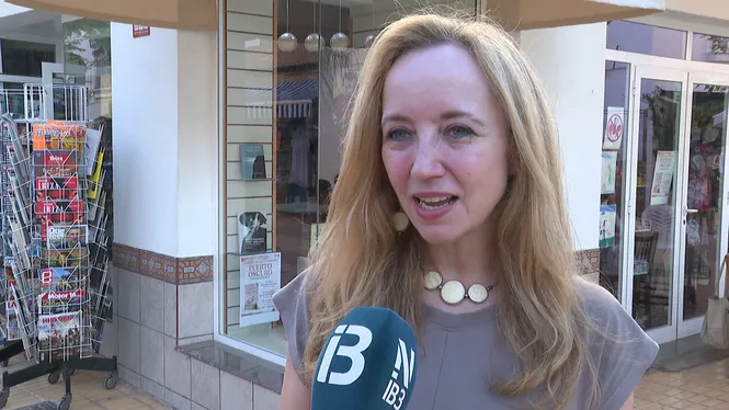 Toni Montserrat presenta a Formentera es seu darrer llibre “Puerto Oscuro” ambientat a Menorca