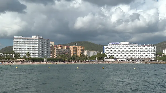 Quatre de cada 10 illencs prefereix allotjar-se a un hotel durant les seves vacances