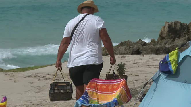 Baixa la venda ambulant a les platges de Formentera gràcies al control preventiu de la Policia Local