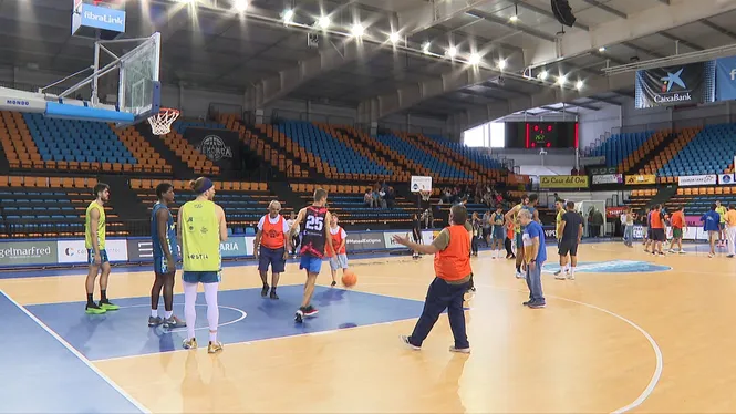 Jugadors de l’Hestia Menorca i usuaris units per la salut mental
