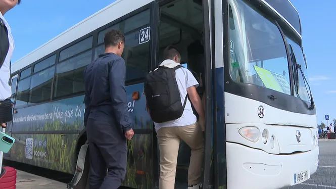 Es+redueix+el+servei+de+l%E2%80%99autob%C3%BAs+i+el+nombre+de+taxis+per+la+temporada+baixa+a+Formentera