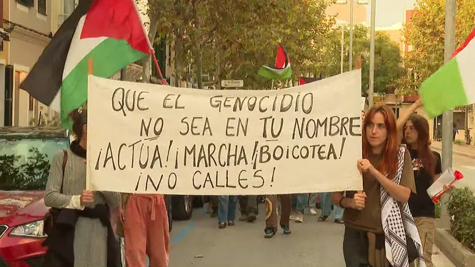 Més de 250 persones denuncien a Ciutadella el genocidi del poble palestí