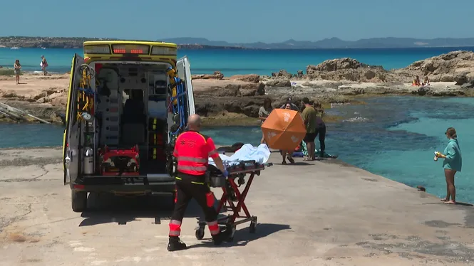 Dues metgesses de Formentera fan feina en un protocol per atendre les dones embarassades i els nadons que arriben en pastera