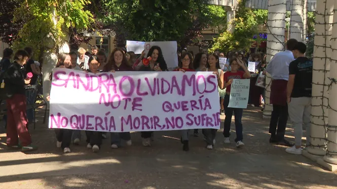 Centenars d’estudiants de les Balears es manifesten contra l’assetjament escolar