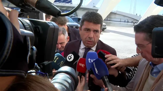 Mazón diu que reflexionarà sobre l’ocorregut en el funeral, sense esclarir si dimitirà