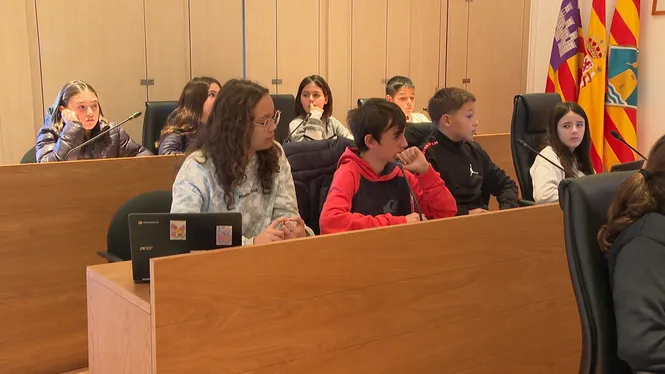 Els boixos i joves demanen millores en les instal·lacions educatives i esportives de Formentera