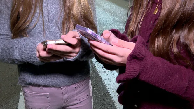 Els experts assenyalen que el repte de prohibir als menors de 16 anys l’ús de les xarxes socials serà dissenyar restriccions que funcionin