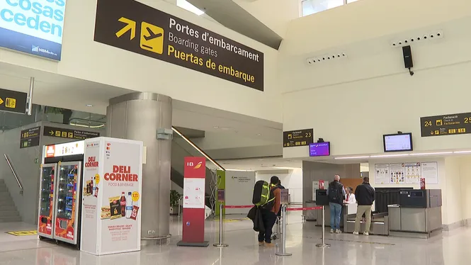 Eivissencs i menorquins denuncien una pujada en el preu dels vols interilles