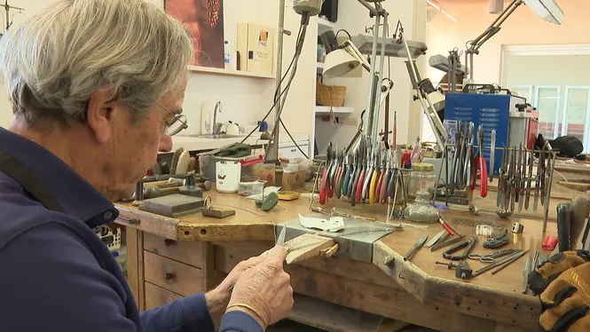 El joier Enric Majoral rep el Premi Nacional d’Artesania de la Generalitat de Catalunya