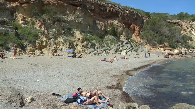 Les+platges+de+Sant+Joan%2C+sense+gandules+ni+quiosquets