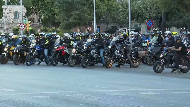 Centenars+de+motoristes+de+Palma+protesten+contra+el+Pla+de+Mobilitat+que+preveu+el+pagament+de+les+motos+en+ORA