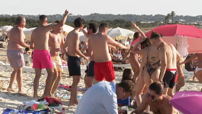 Formentera+posa+en+marxa+un+dispositiu+per+evitar+les+festes+il%C2%B7legals+i+les+botellades+a+les+platges