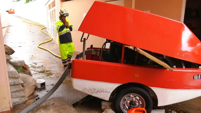 La pluja a Menorca fa cedir el sostre d’un habitatge a Maó i provoca 18 sortides dels bombers