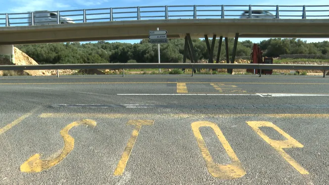 Els+cotxes+ja+circulen+pel+nou+pont+de+la+carretera+general+de+Menorca