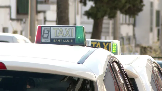 Maó augmenta les llicències temporals de taxi i allarga el seu període de feina