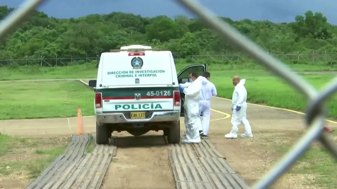 Les autoritats colombianes recuperen els cossos de tres víctimes mortals de l’accident aeri ocorregut a una selva del sud del país