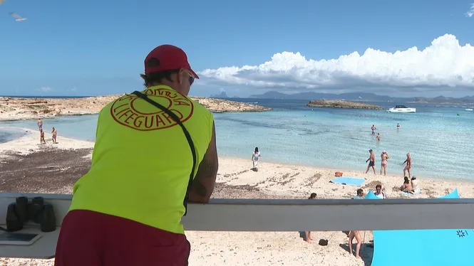 Augmenta el nombre de socorristes a les platges de Formentera amb l’inici de la temporada alta