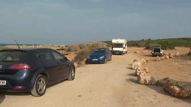 Felanitx posa pedres a s’Algar per evitar-hi l’estacionament