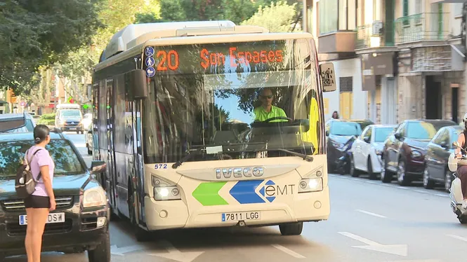 Entren en vigor els nous horaris i freqüències dels autobusos de l’EMT