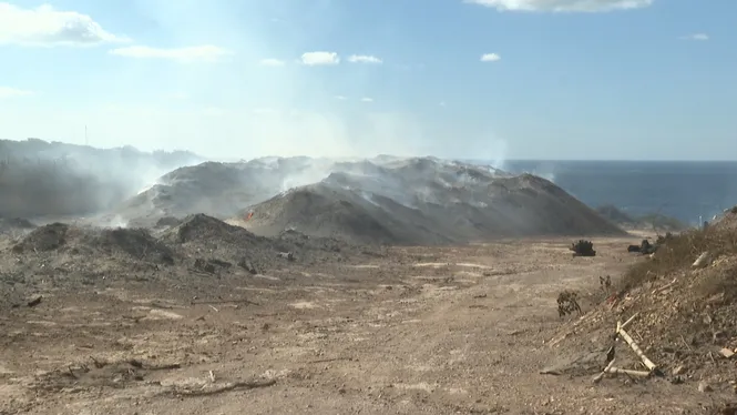 Continua actiu l’incendi a l’abocador de Formentera, però controlat