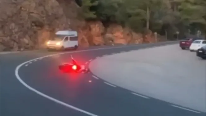 Crit de desesperació entre renou de motos: indignats de la carretera de la Serra denuncien maniobres perilloses de conductors