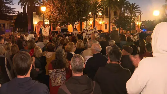 500 persones es manifesten a Ciutadella pel cas del menor desaparegut