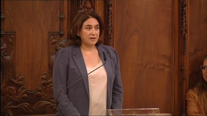 Ada Colau assegura que es facilitarà la votació de l’1-O a Barcelona